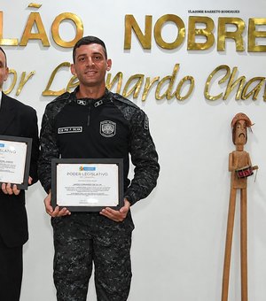 Policiais de folga de AL e PE que salvaram homem são homenageados