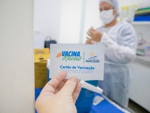 Maceió começa a vacinar pessoas com 25 anos ou mais com a 4ª dose