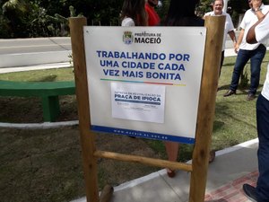 Prefeito Rui Palmeira entrega praça revitalizada em Ipioca