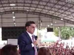 Pastor sugere que jovens ‘casem com morenas’ porque 'branquinha é mais cara' durante pregação