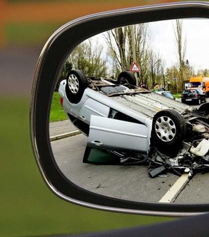 Seis pessoas morrem acidente entre carro e carreta