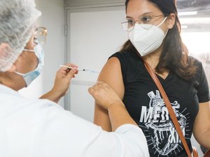 Maceió já vacinou 74,5% da população contra a Covid-19; segunda dose passa de 30%