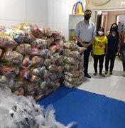 Prefeitura de Maceió entrega cestas básicas e kits de higiene para associação