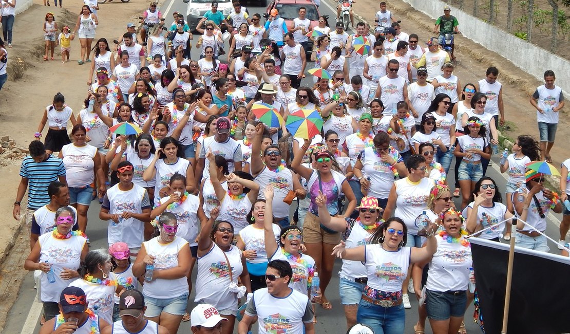 Saúde e Assistência Social festejam o carnaval pelas ruas de Anadia