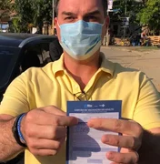 Após se vacinar, Flávio Bolsonaro diz que pai será ‘último brasileiro vacinado’