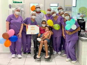 Criança com Covid-19 se recupera após 11 dias internada no Hospital da Mulher