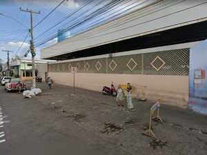 Homem é agredido a pauladas nas proximidades do Mercado Público de Arapiraca