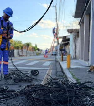 Projeto Poste Limpo retira 8,5 toneladas de cabos inativos no Pontal da Barra