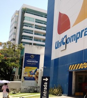 Supermercado é interditado na Ponta Verde por ausência de alvará