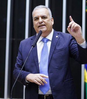 Deputado Alfredo Gaspar reforça necessidade de reparação justa para vítimas da Braskem em entrevista ao Na mira da notícia