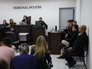Avó de criança morta em Branquinha pede justiça durante julgamento do réu