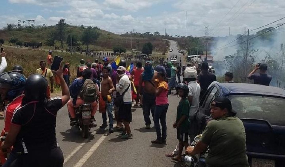 Confronto na fronteira da Venezuela com Brasil deixa 2 mortos, diz oposição