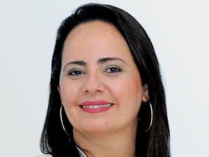Prefeita Fabiana Pessoa faz juramento de posse em sessão da Câmara Municipal