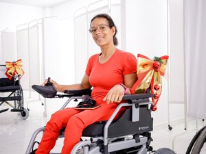 Palmeira faz entrega inédita de cadeiras de rodas para pacientes do Credefipi