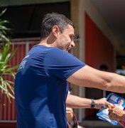 Alexandre Ayres recebe apoio nas ruas de Maceió na reta final da campanha