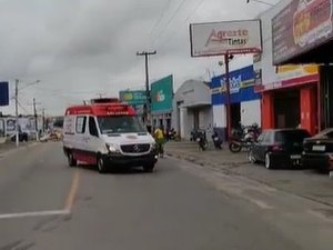 Motociclista sente-se mal e colide com carro ao passar para a contramão em Arapiraca