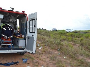 Duas pessoas ficam feridas em acidente na BR-101