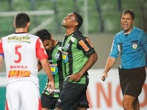 Joinville toma virada, América-MG goleia e assume liderança da Série B