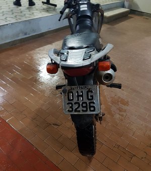 Dupla abandona moto roubada ao avistar viatura no Agreste de Alagoas 