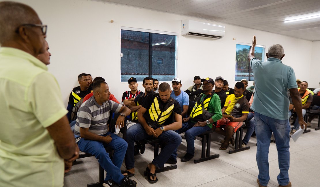 Prefeito Déo anuncia CNH social para mototaxistas de Japaratinga