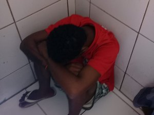 Após assalto, jovem é detido por populares na parte alta de Maceió