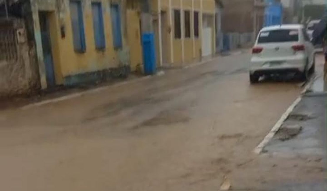 Chuvas causam inundações de ruas na Rota Ecológica dos Milagres