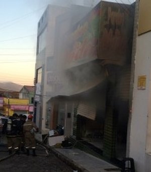 Incêndio destrói loja em Santana do Ipanema