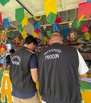 Procon Maceió fiscaliza venda de fogos de artifício e orienta consumidores