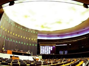 Câmara derruba veto de Bolsonaro e aprova suspensão de despejos durante a pandemia