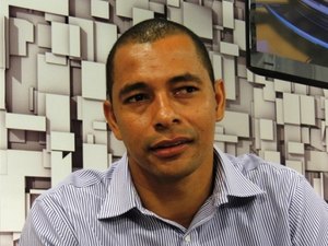 Gilberto Silva busca clube para 2015  e cultiva planos para quando parar