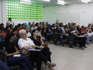 Servidores do Ifal paralisam atividades contra cortes de verbas e ponto eletrônico