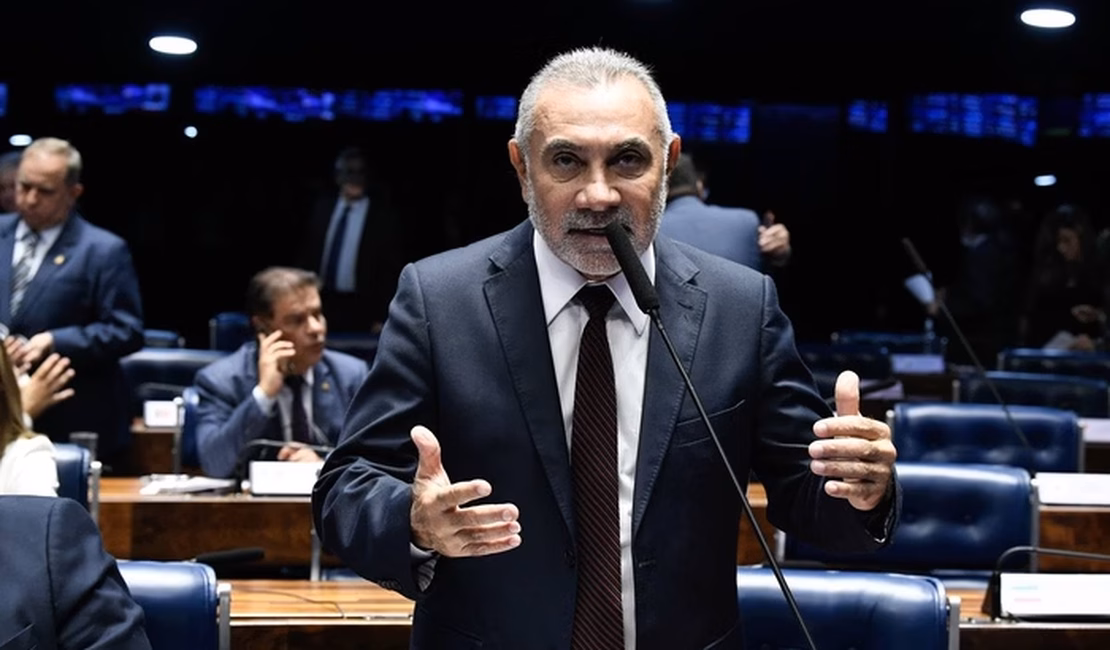 Ex-senador preso por estuprar a filha vai para prisão domiciliar