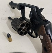 Homem é preso com arma após ameaçar divulgar vídeos íntimos da ex em Piranhas