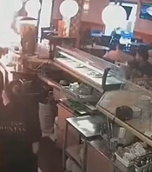 Cliente ateia fogo em restaurante após descobrir que maionese acabou