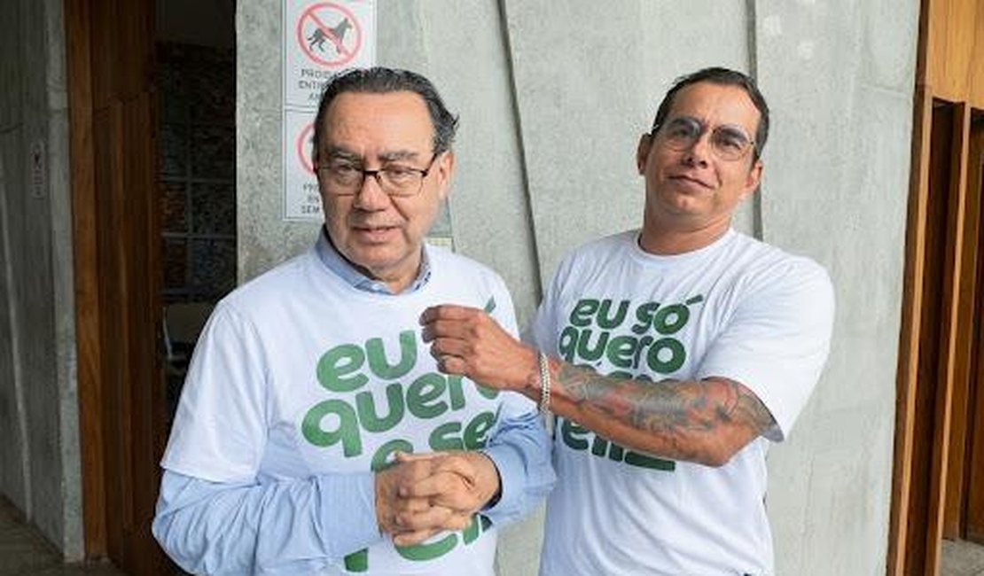 Após flertar com três partidos e dois presidenciáveis, militar pede votos e recebe apoio de Cury