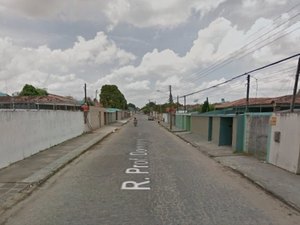 Idosa com problemas de locomoção é abandonada em Arapiraca