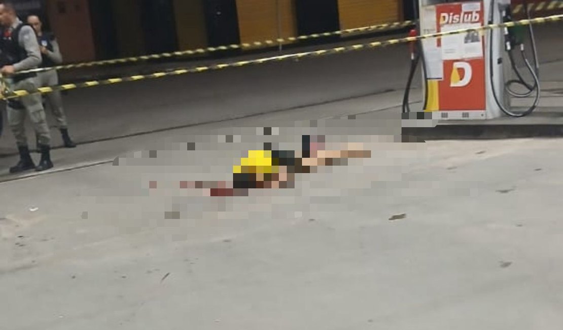 Jovem é executado a tiros enquanto abastecia moto em posto de combustíveis em Arapiraca