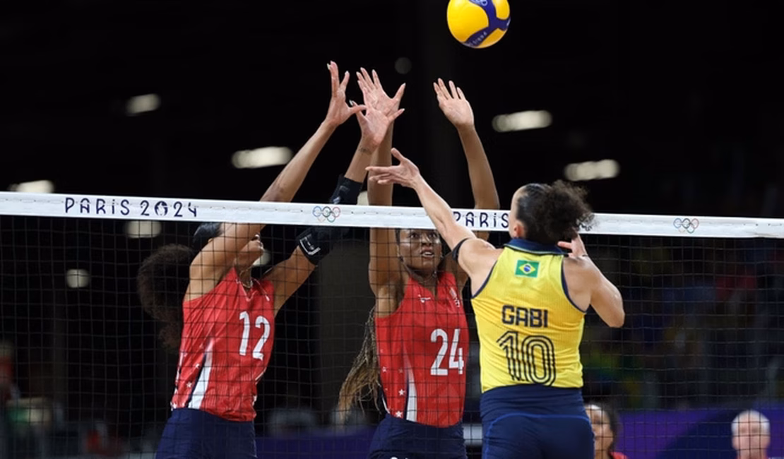 Brasil perde para os EUA no vôlei feminino e vai brigar pelo bronze