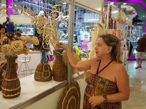 Feira comercializa mais de 240 produtos de economia solidária