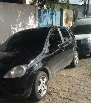 Polícia prende dupla que transportava maconha em carro na parte alta de Maceió
