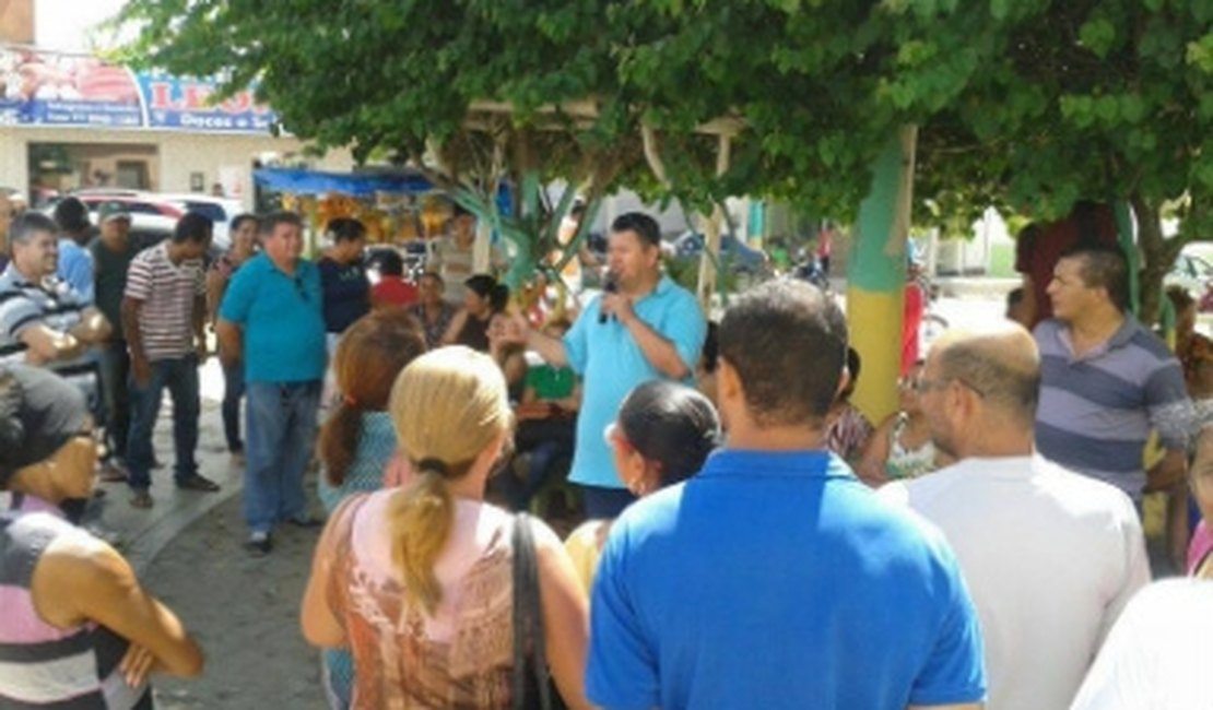 Lagoa da Canoa: após protesto, professores não são recebidos por prefeito