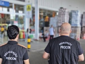 Supermercado onde mercadoria despencou sobre consumidora é notificado em Maceió