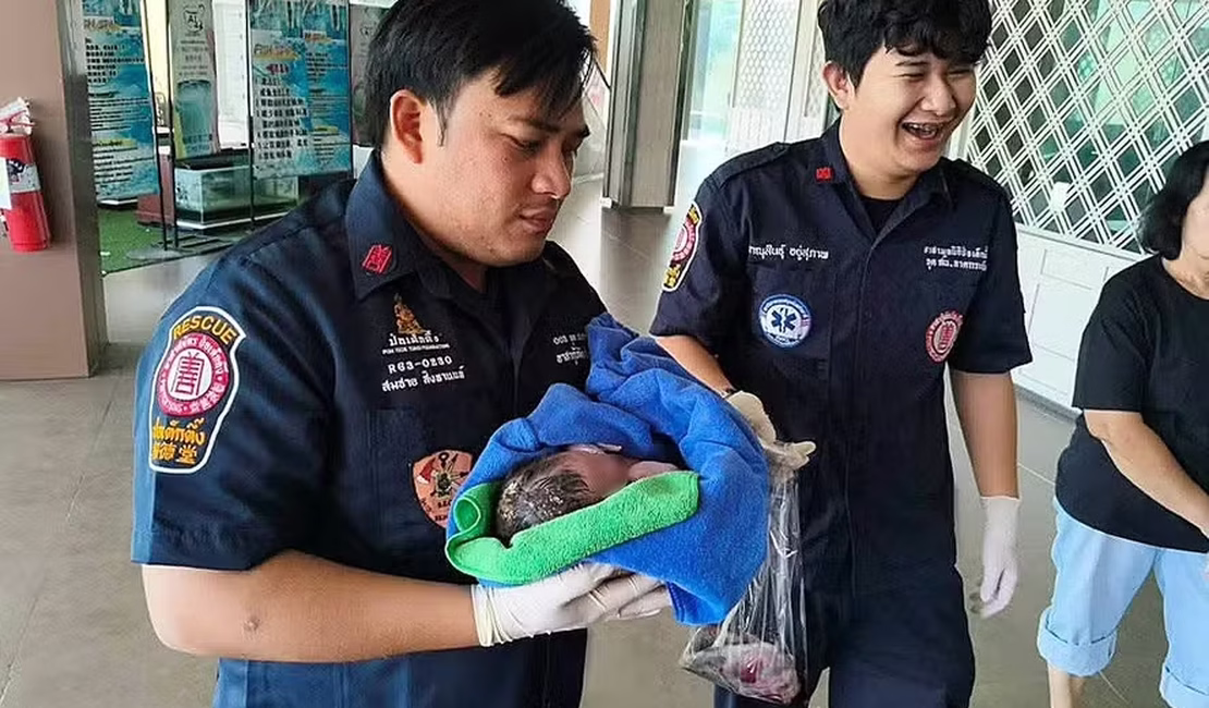 Recém-nascida é encontrada dentro da descarga de vaso sanitário na Tailândia