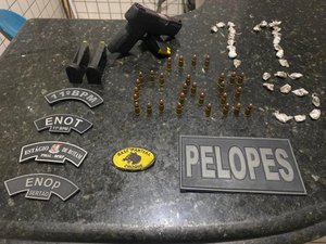 Jovem paulistano é preso por porte ilegal e tráfico de drogas, em Penedo
