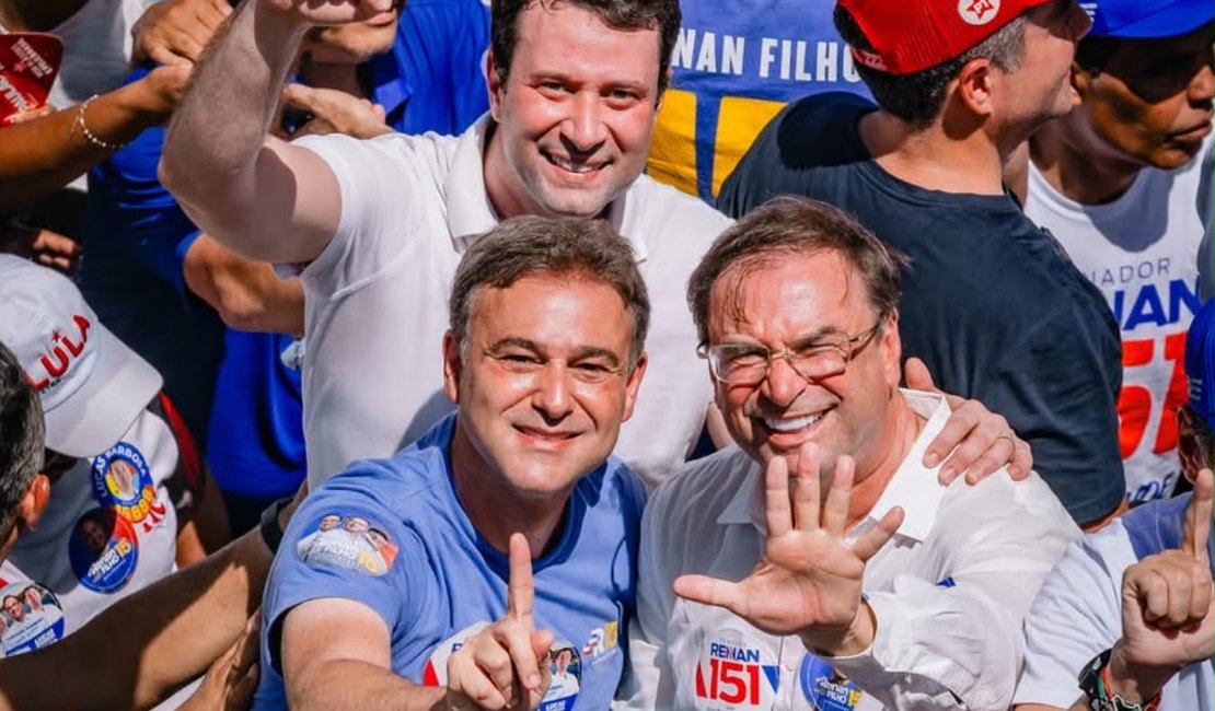 Ao lado de Renan e Yale, Daniel Barbosa é recebido por milhares de pessoas em Arapiraca