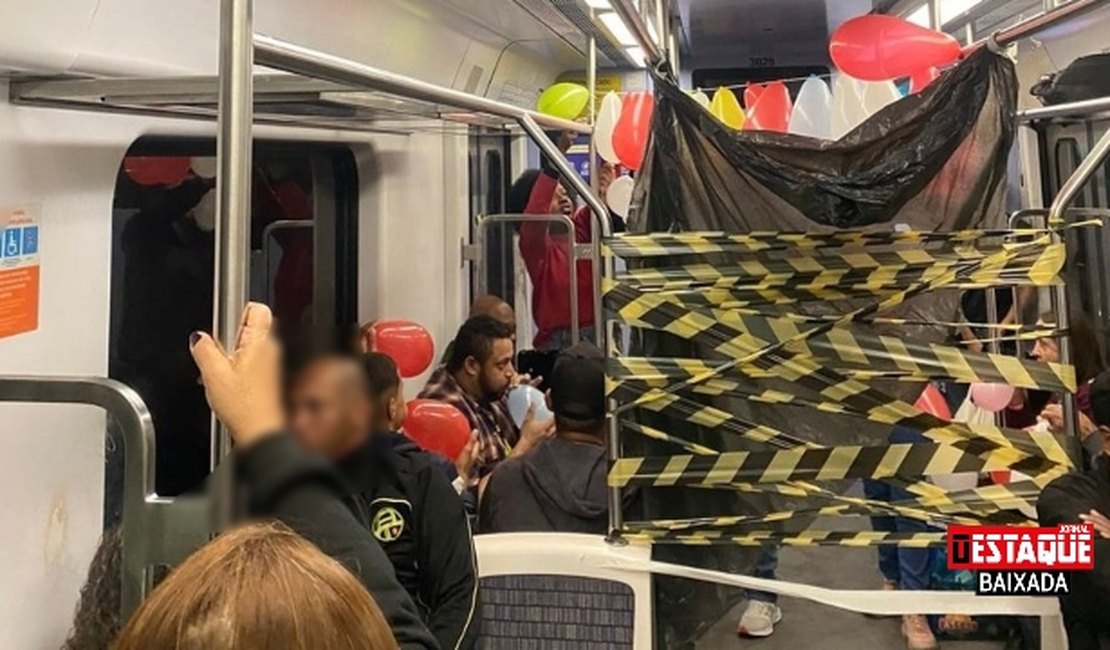 Passageiros organizam festa em trem da SuperVia