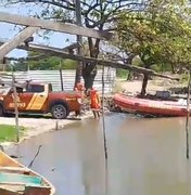 Bombeiros realizam buscas por corpo na Lagoa Mundaú