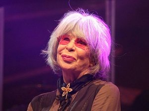 Rita Lee escreve texto para biografia de Xuxa: 'Deusa superstar'