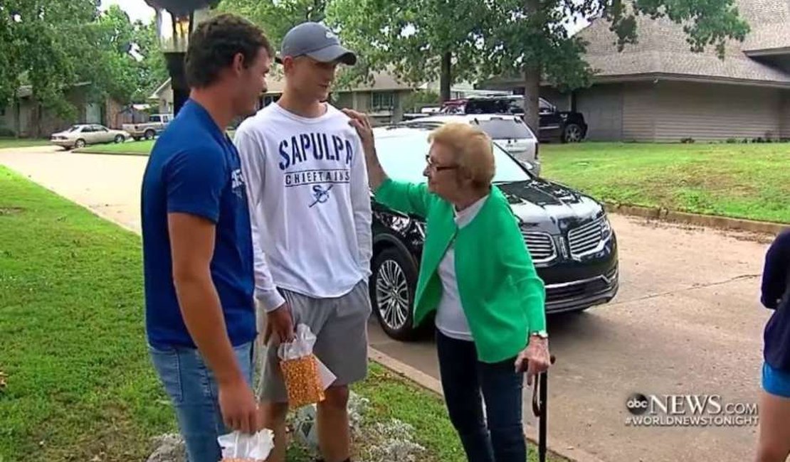 Idosa de 90 anos é salva em incêndio por quatro adolescentes