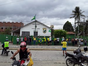 [Vídeo] Manifestantes pró-Bolsonaro realizam carreata contra o STF em Arapiraca